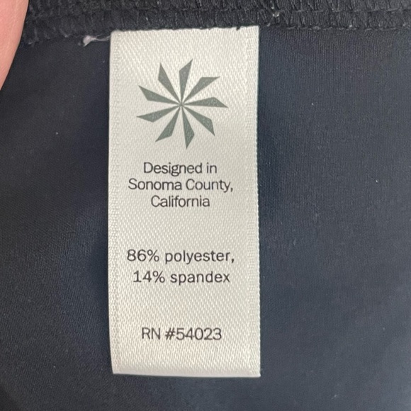 Athleta Chelsea Cargo Wide Leg Black Relaxed Fit Pants - Picture 4 of 4